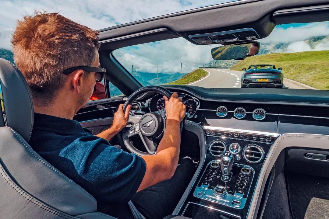 英倫對(duì)決最新預(yù)告片，友情與陪伴的英倫之旅首發(fā)亮相